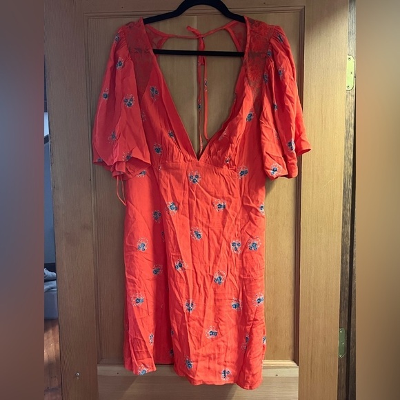 Free People mockingbird mini dress red flower open tie back shirt women’s sz 10 - Picture 3 of 10
